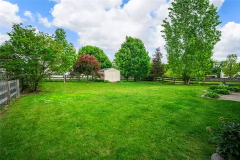 Exterior - 80 Cambridge Dr, Springboro, OH 45066 photo 3 of 6