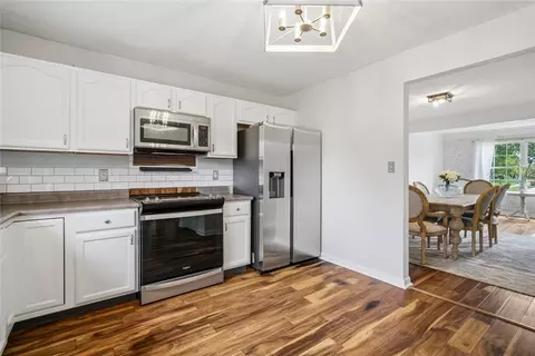 Kitchen - 80 Cambridge Dr, Springboro, OH 45066 photo 2 of 2