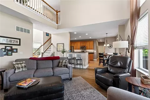 Living - 25 Richards Run, Springboro, OH 45066 photo 2 of 6