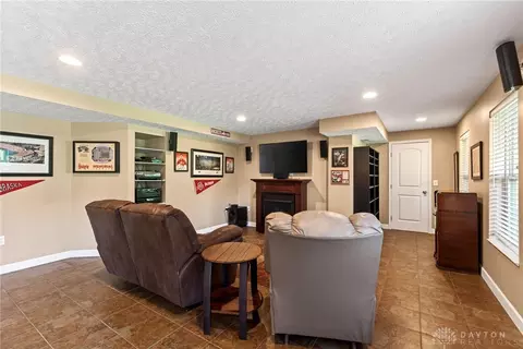 Living - 25 Richards Run, Springboro, OH 45066 photo 5 of 6