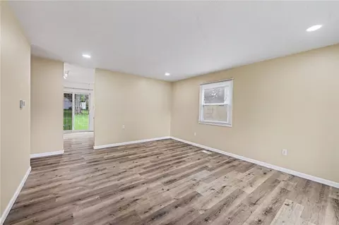 Living - 3020 Sudbury Dr, Kettering, OH 45420 photo 1 of 2