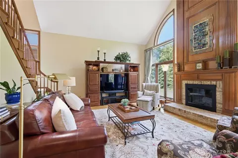 Living - 3232 Brinton Trl, Cincinnati, OH 45241 photo 3 of 9
