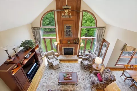 Living - 3232 Brinton Trl, Cincinnati, OH 45241 photo 8 of 9