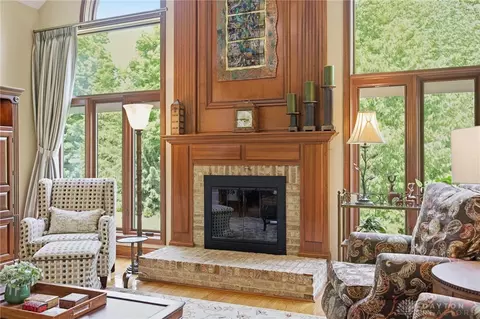 Living - 3232 Brinton Trl, Cincinnati, OH 45241 photo 5 of 9