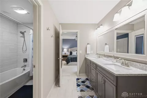 Bath - 3232 Brinton Trl, Cincinnati, OH 45241 photo 7 of 10