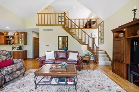 Living - 3232 Brinton Trl, Cincinnati, OH 45241 photo 7 of 9