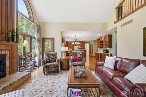 Living - 3232 Brinton Trl, Cincinnati, OH 45241 photo 6 of 9