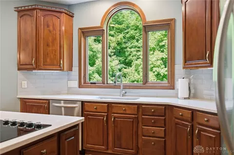 Kitchen - 3232 Brinton Trl, Cincinnati, OH 45241 photo 3 of 7