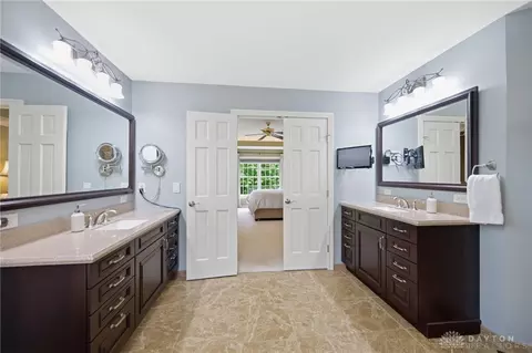 Bath - 3232 Brinton Trl, Cincinnati, OH 45241 photo 3 of 10