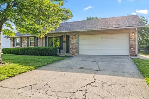 502 Cranewood Dr, Trenton, OH 45067
