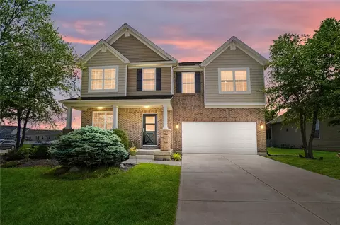 2604 Sunset Maple Dr, Tipp City, OH 45371