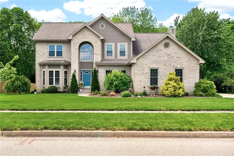 907 Autumn Leaf Dr, Beavercreek, OH 45430