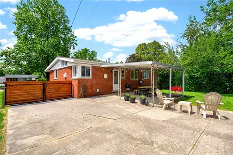 Exterior - 3136 Delaney St, Kettering, OH 45420 photo 5 of 8