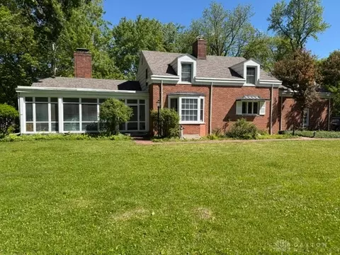 221 Grandon Rd, Oakwood, OH 45419