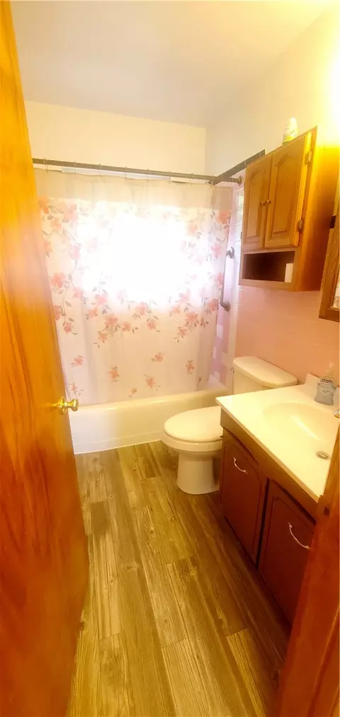 Bath - 467 Lomar Dr, Carlisle, OH 45005 photo 1 of 1