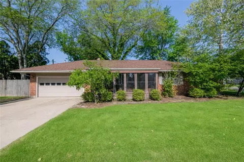 668 W Trade Sq, Troy, OH 45373