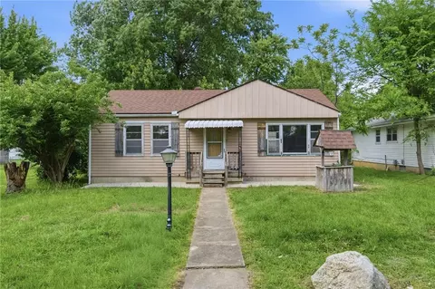 17 Community Dr, Dayton, OH 45404