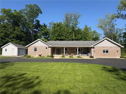 527 Lakengren Dr, Eaton, OH 45320