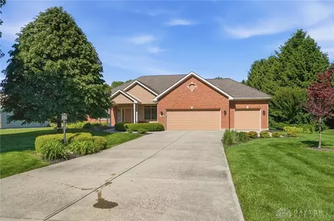 1952 Barnhart Rd, Troy, OH 45373