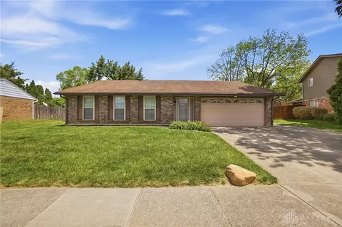 6824 Laurelview Dr, Huber Heights, OH 45424