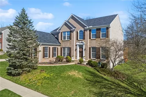 2432 Forest Oaks Dr, Beavercreek, OH 45431