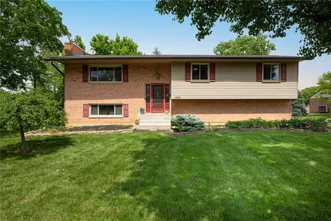 1353 S Elm St, West Carrollton, OH 45449