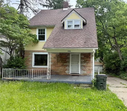 226 Sandalwood Dr, Dayton, OH 45405