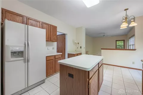 Kitchen - 1989 Home Path Ct, Centerville, OH 45459 photo 6 of 6