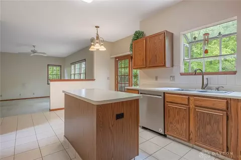 Kitchen - 1989 Home Path Ct, Centerville, OH 45459 photo 1 of 6