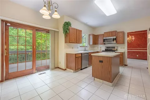 Kitchen - 1989 Home Path Ct, Centerville, OH 45459 photo 3 of 6