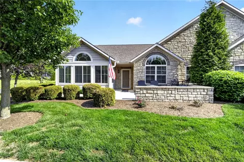 156 Scarborough Village Dr, Washington Township, OH 45458