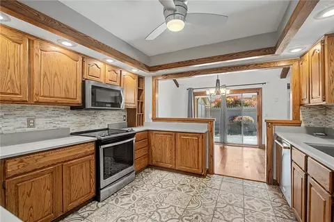 Kitchen - 7147 Fallen Oak, Centerville, OH 45459 photo 4 of 4