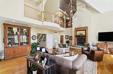Living - 4380 N River Rd, Springfield, OH 45502 photo 2 of 7