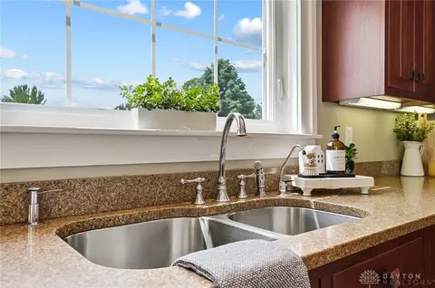 Kitchen - 4380 N River Rd, Springfield, OH 45502 photo 5 of 6