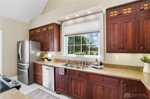 Kitchen - 4380 N River Rd, Springfield, OH 45502 photo 2 of 6