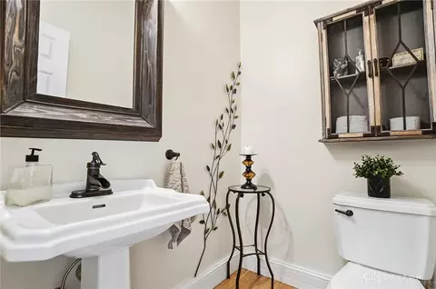 Bath - 4380 N River Rd, Springfield, OH 45502 photo 6 of 10