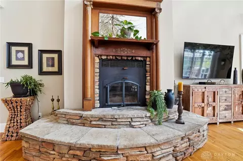 Living - 4380 N River Rd, Springfield, OH 45502 photo 5 of 7