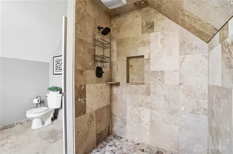 Bath - 4380 N River Rd, Springfield, OH 45502 photo 7 of 10