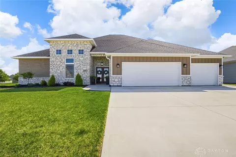 960 Rosenthal Dr, Tipp City, OH 45371