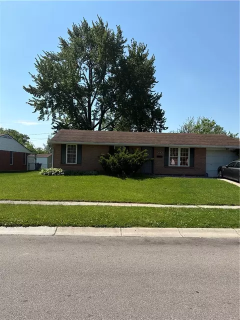 6740 Stonehurst Dr, Huber Heights, OH 45424