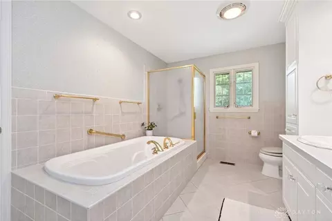 Bath - 3048 Locust Camp Rd, Kettering, OH 45419 photo 5 of 5