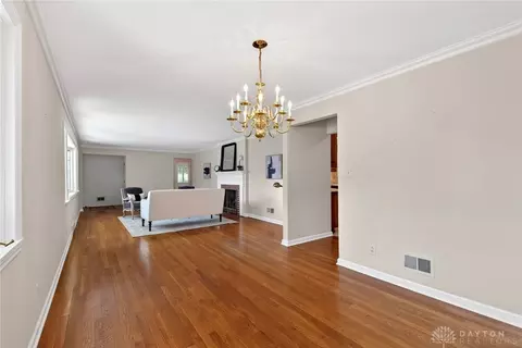 Living - 3048 Locust Camp Rd, Kettering, OH 45419 photo 5 of 8