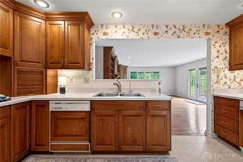 Kitchen - 3048 Locust Camp Rd, Kettering, OH 45419 photo 5 of 7