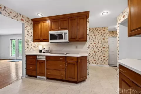 Kitchen - 3048 Locust Camp Rd, Kettering, OH 45419 photo 4 of 7