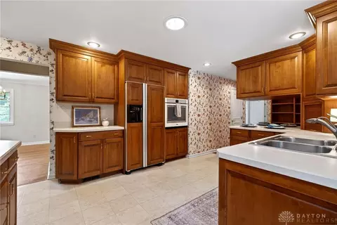 Kitchen - 3048 Locust Camp Rd, Kettering, OH 45419 photo 3 of 7