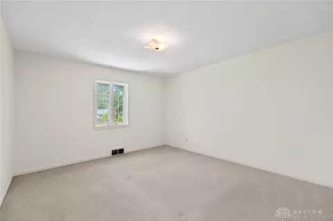 Bedroom - 3048 Locust Camp Rd, Kettering, OH 45419 photo 3 of 7