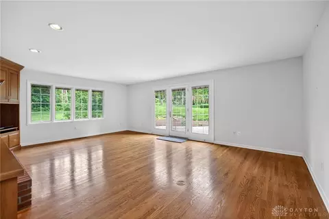 Living - 3048 Locust Camp Rd, Kettering, OH 45419 photo 6 of 8