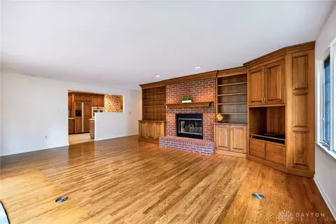 Living - 3048 Locust Camp Rd, Kettering, OH 45419 photo 8 of 8