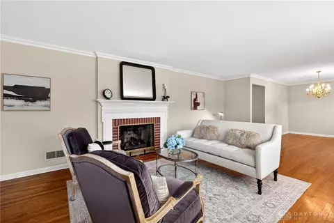 Living - 3048 Locust Camp Rd, Kettering, OH 45419 photo 2 of 8