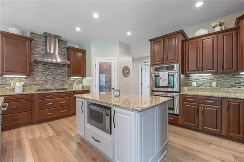 Kitchen - 7625 Deer Path Ct, Springboro, OH 45066 photo 7 of 8